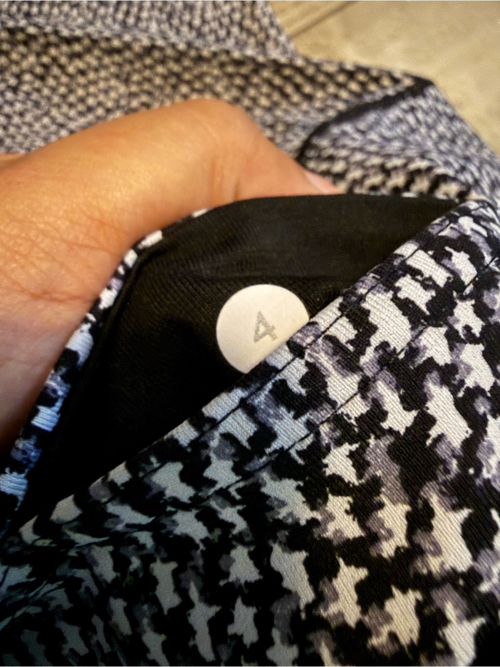 lululemon athletica Black and White Textured Pattern Leggings - Picture 4 of 4